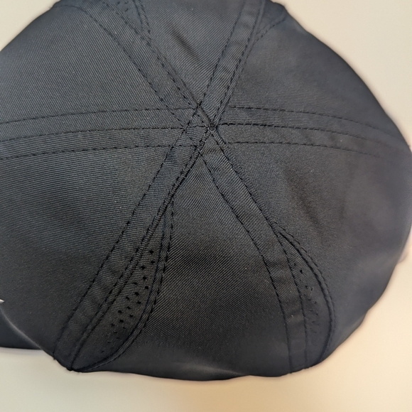 NIKE Featherlight Dry-Fit Hat Black & White OSFM - Picture 4 of 6